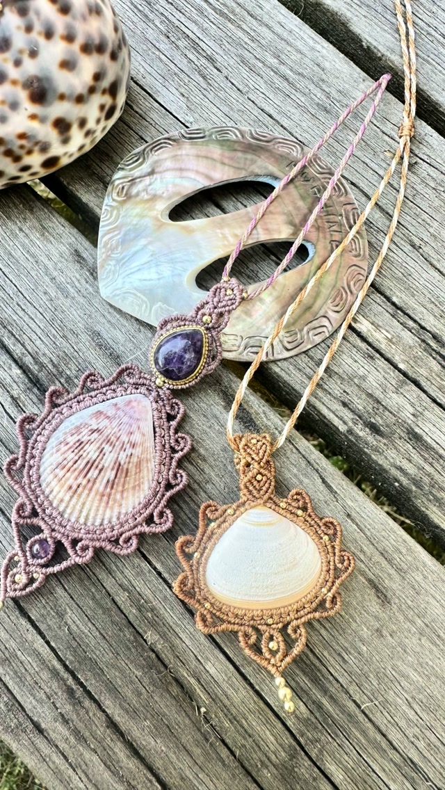 Ces petites nouveautés vont rejoindre l’ @atelierdelocean_monta à Montalivet ☀️
c’est fou, parce qu’à chaque fois que je dois créer de nouveaux bijoux, je me dis : je vais jamais y arriver…
Puis finalement j’arrive toujours à sortir de nouvelles choses !