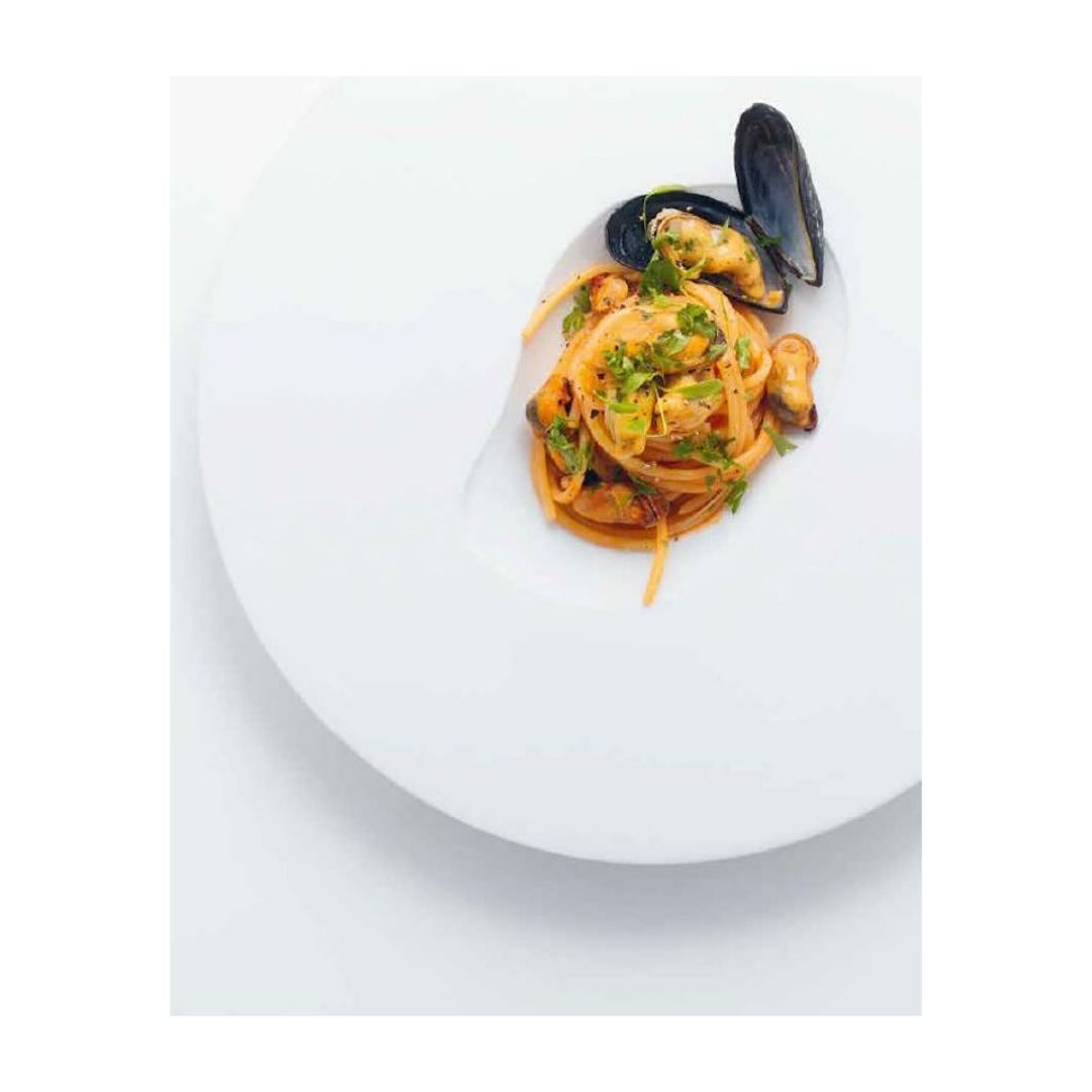 Foodfotograaf Marco Paone werkte al samen met tal van bekende internationale Michelin-sterrenchefs.
In 2014 won hij zilver in de prestigieuze fotowedstrijd PX3 Prix de la Fotografie Paris. Samen met Giovanni DโApice heeft hij een eigen culinair tijdschrift, 1820 Magazine - The Art of Italian Gastronomy.
ACTIVITEIT
๐ก Consultancy
#portfolio #communicatie #communicatieadvies #communicatiestrategie #PR #brandbuilding #marketingcommunications #pressevent #corporatecommunicatie #branding #brandmanagement #mediarelaties #marketingboodschap #illustrator #illustration #fashionillustrator #fashionillustration #interieur #design #interieurdesign #interior #interiordesign #homedecor #wooninspiratie #foodie #foodphotography #prixdelaphotographieparis