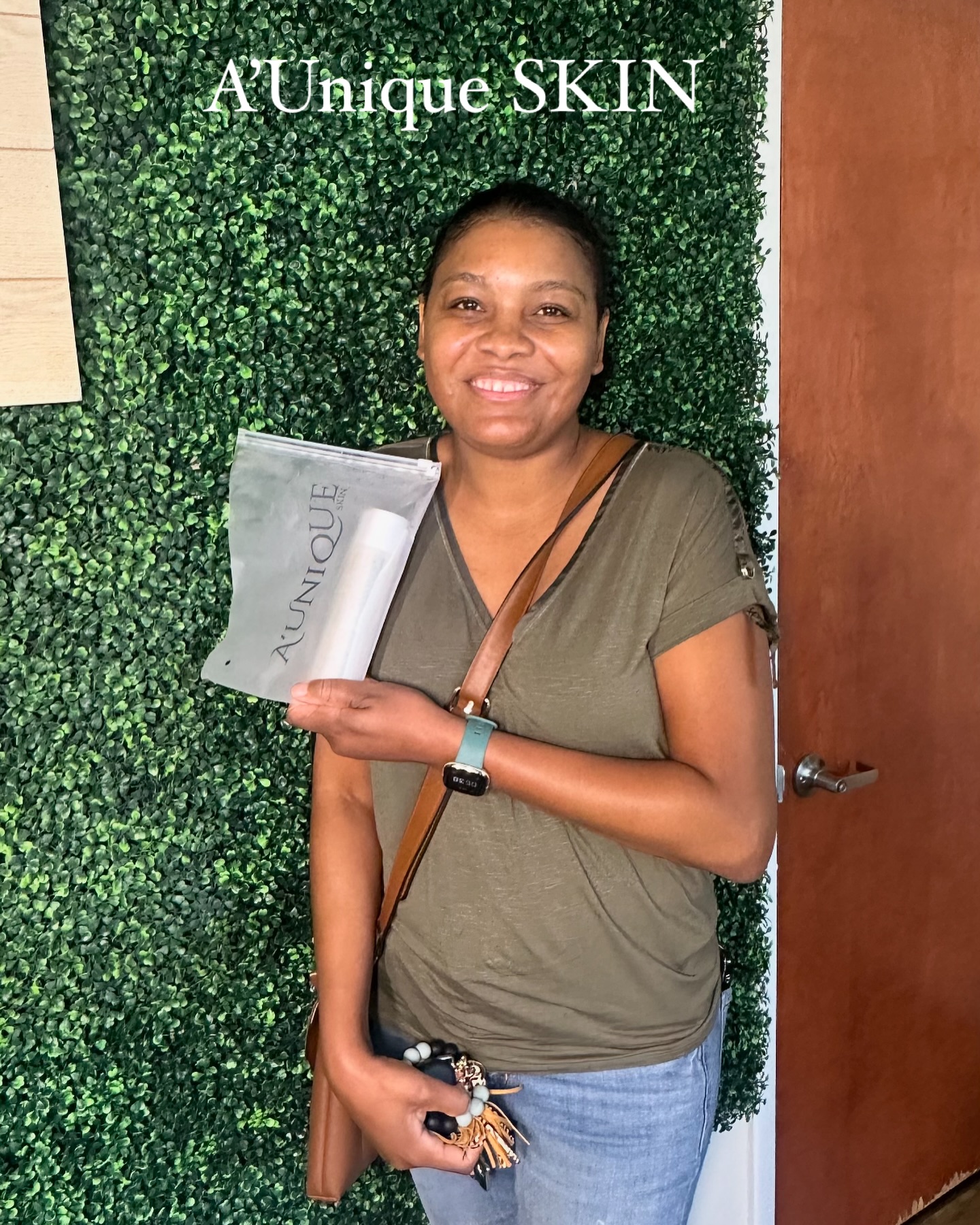 A’Unique Beauty came in to get her refill of our A’Unique detoxifying Cleanser.
#skincare #skincareroutine #skincareproducts #correctiveskincare #skincaretips #selfcare #glowingskin #antiaging #cosmetics #healthyskin #correctiveskincareproducts #naturalskincare #ftlauderdaleesthetician #coralspringsesthetician #broward #coralsprings #ftlauderdale #tamarac #esthetician #parkland #miami #broward #northlauderdale #boca #auniqueskinstore