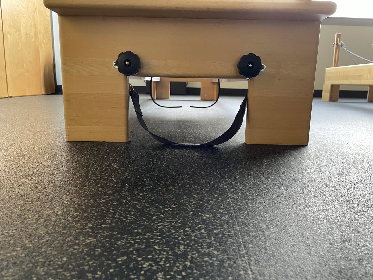 I love seeing a friendly face at work! #reformerpilates #reformer #pilates
#pilatesteacher #lafayettecoloradopilates #lafayettecolorado