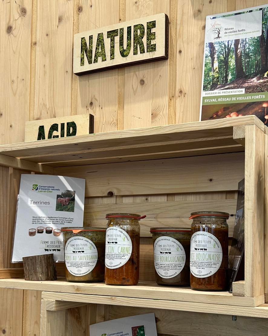 Merci à la Fédération des Conservatoires d'Espaces Naturels de présenter nos produits à base de Boeuf Highland au salon de l'agriculture à Paris.
Cette exposition permet de montrer qu'il est possible de produire tout en préservant les milieux.
Retrouvez dès maintenant notre boutique en ligne : https://www.boutique-lespetitstresseaux.com
.
.
.
#eboutique #sitemarchand #produitsduterroir #terrines #artisanal #highlandcattle #valleedelacisse #farmer #eleveur #paysan #ferme #animaux #loiretcher #regioncentre #nature #mangerlocal #mangersain #producteurslocaux #elevage #agriculture #animals #valdeloire #loirevalley #prairie #ventedirecte #laviealacampagne