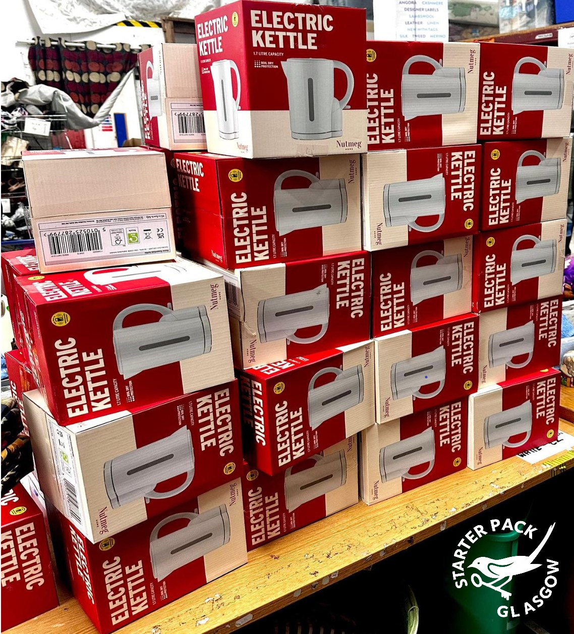 Massive thanks to Marie and Lorraine, who spotted these kettles reduced to £2.50 in their local Morrisons (@morrisons) and bought all 42 for us to be able to use in our packs, which is a huge support and very much appreciated, thank you!