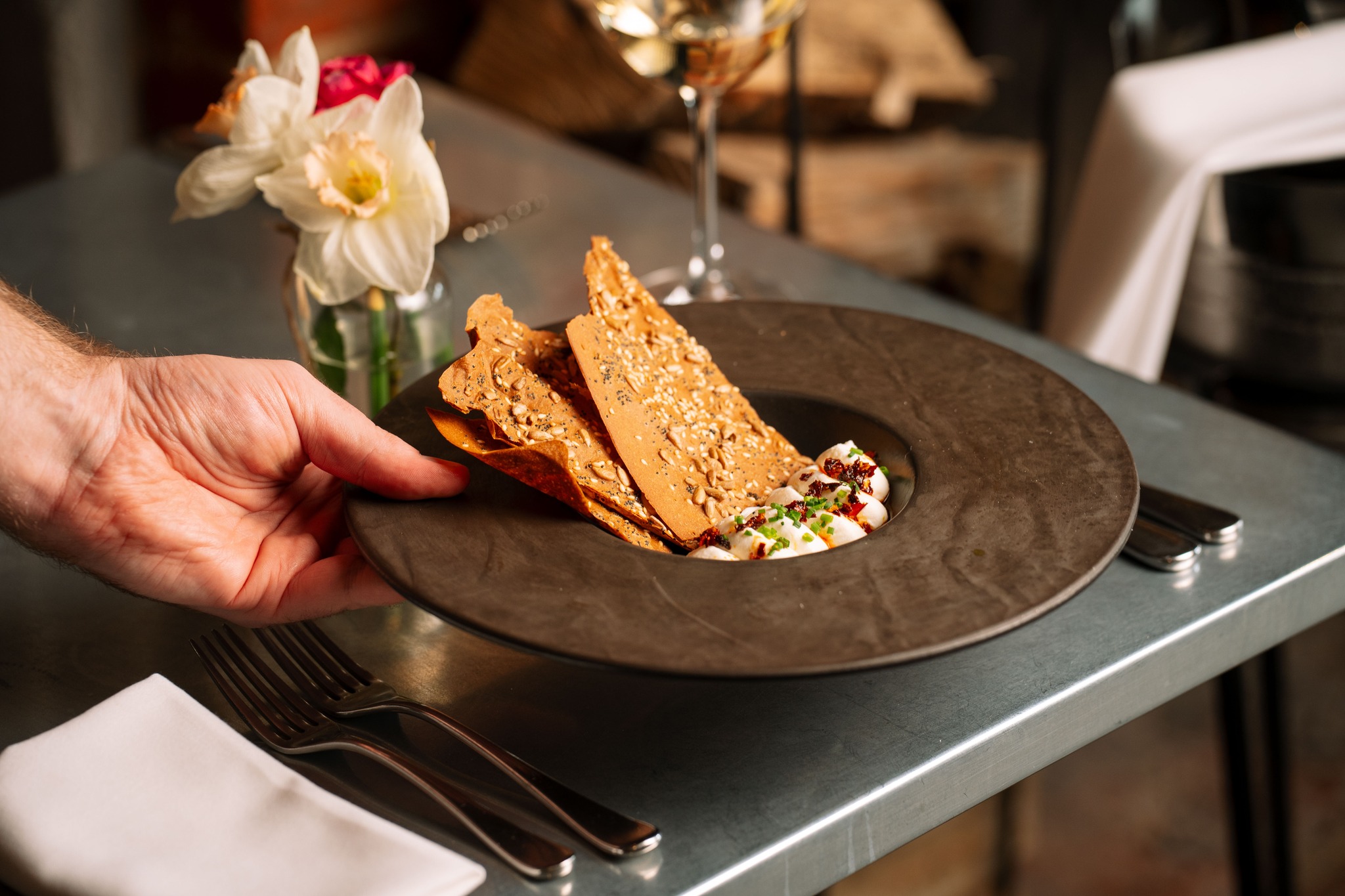 Whipped ricotta with crispy chilli oil (v)
Creamy, crunchy, a little bit spicy - The kind of starter that disappears fast!
#thedogatwingham #top50gastropubs #springmenu