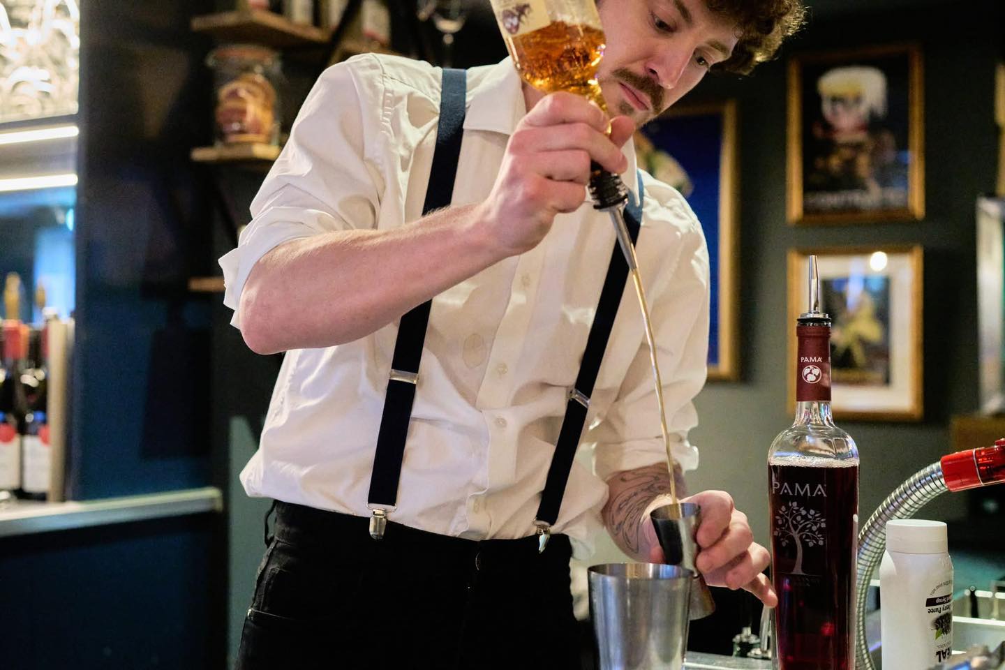 Guess who’s back? ❤️
Ben’s returned and is on the bar tonight! When he’s not creating great cocktails, he’s usually creating art, so it’s safe to say creativity is kind of his thing.
Come down for a drink and say hello.
#teammembertuesday #bartenders #surreyrestaurants #cocktailbar