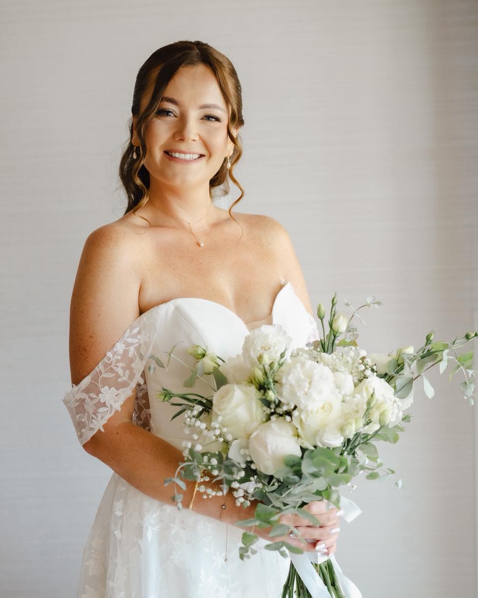 REAL BRIDE 🤍
A huge congratulations to our gorgeous bride Stef and her newly wed husband on their dreamy wedding day in the sunshine!
Thank you for sharing your beautiful photos with us and for choosing The Ivory Lounge to be part of your special day 🤍
#ivoryloungebride #realbride #realbridemoments #realbridestories #destinationwedding