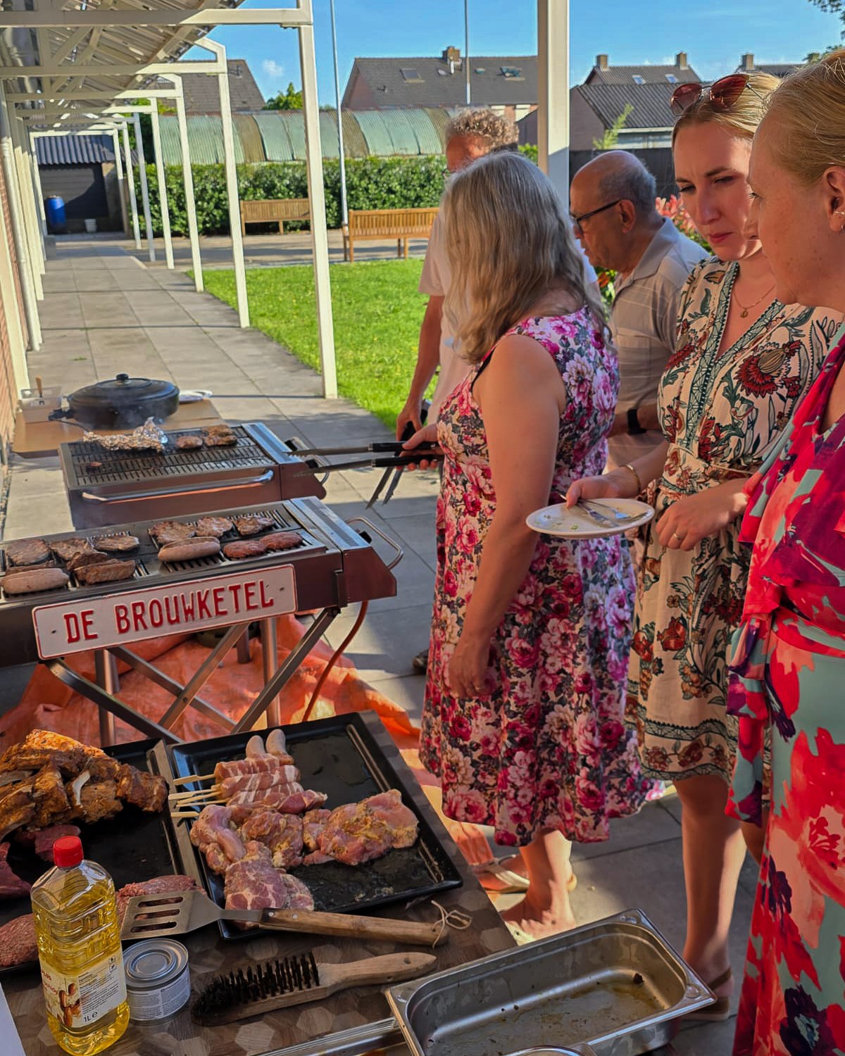 Wat een top avond! 🌞🤍
Vorige week genoten wij van het heerlijke weer met onze BBQ Dansavond. Het was een geslaagde en vooral hele gezellige avond. Wil je even terugblikken? Of ben je benieuwd naar wat je hebt gemist? Ga dan naar onze facebook voor alle foto's! 📸
#dansstudiorolo #dansstudiobrabant #herpen #dansen #bbqavond
