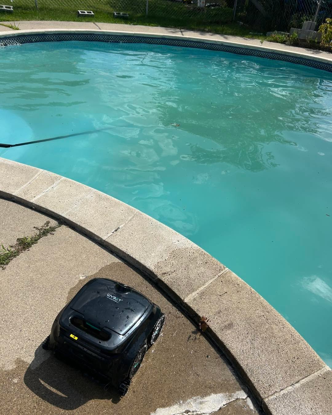 Today I had an unusual job rescuing a stuck pool vacuum robot from the deep end. The poor guy got stuck on some debris and couldn’t find his way out. The pool had poor visibility and the vacuum is heavy, so the owner wasn’t comfortable doing it. I also removed a cinder block that fell in, it had been weighing down the cover.
.
.
#recoverydiving #lakestclair #greatlakesstate #detroitriver #stclairshores #clintonriver #harrisontownship #boattown #algonac #stclair #metrobeach #michiganboating #puremichigan #michiganmarinas #metaldetector #safeharbormarinas #boatmichigan