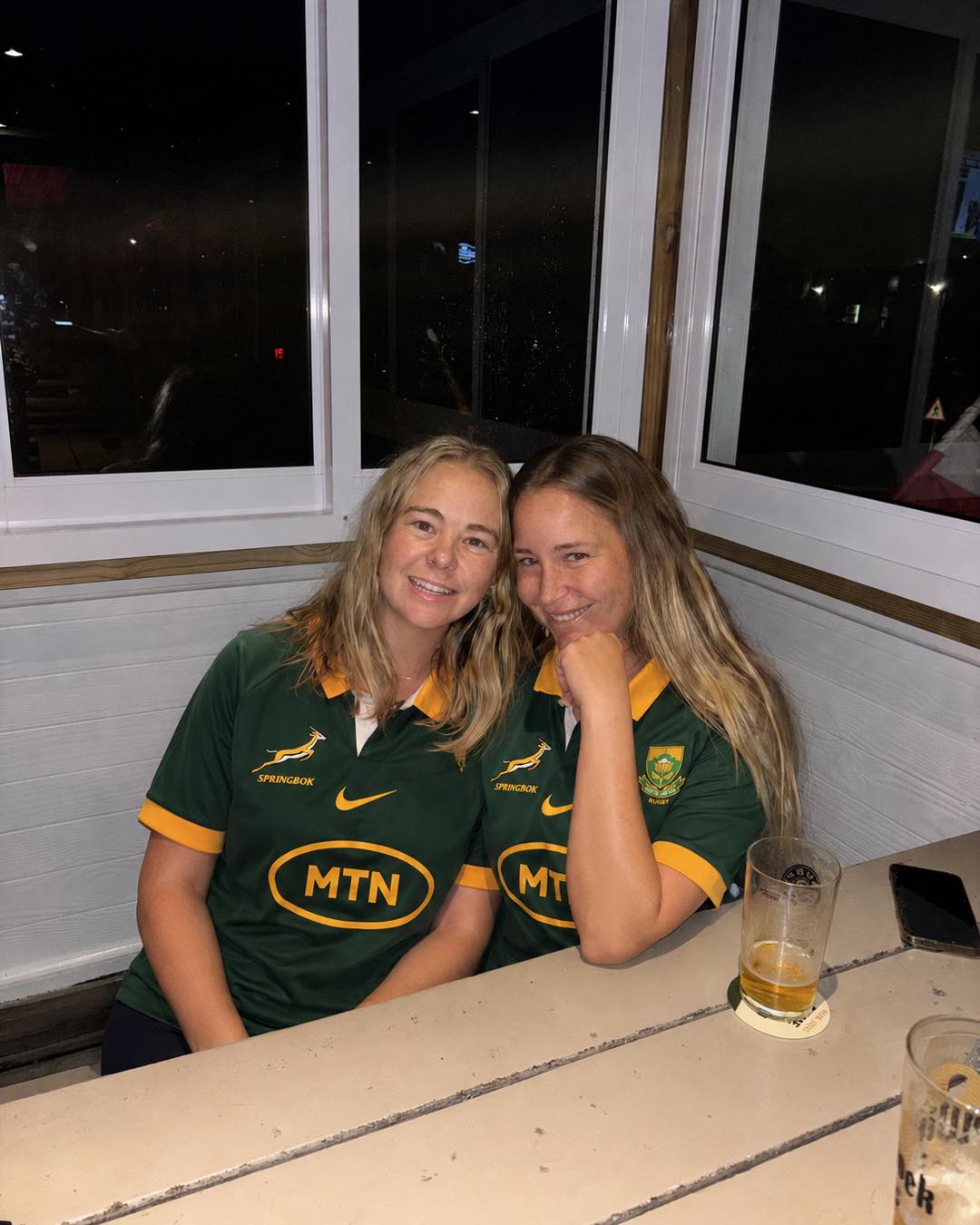 ๐๐ก๐ ๐ซ๐ข๐ฏ๐๐ฅ๐ซ๐ฒ ๐ข๐ฌ ๐๐๐๐ค ๐ฅ
The Springboks take on England in another massive test match, and you know this one is going to be physical from the very first whistle. Big hits, fierce battles and 80 minutes of world-class rugby await.
Join us at Surf Cafe, throw on your green and gold, and letโs turn the place into a sea of Springbok supporters.
๐
Saturday, 4 July
๐ Kick-off: 17:40
Bring your mates, grab an ice-cold drink, order your favourite meal, and be part of an atmosphere that only Bok rugby can create.
๐๐จ๐ฆ๐ ๐ฅ๐จ๐ฎ๐. ๐๐จ๐ฆ๐ ๐ฉ๐ซ๐จ๐ฎ๐. ๐๐๐๐ค ๐ญ๐ก๐ ๐๐จ๐ค๐ฌ! ๐ฟ๐ฆ๐๐