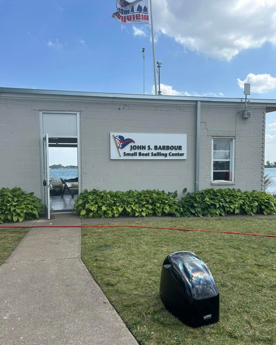 Today I had a dive to find this engine cowling at Bayview Yacht Club for their Junior Sailors program. It blew off one of their motorboats on one of the very windy days we’ve had, and fortunately it didn’t go far. The kids were just finishing up for the day, it looks like a fun program!
.
.
#recoverydiving #lakestclair #greatlakesstate #detroitriver #stclairshores #clintonriver #harrisontownship #boattown #algonac #stclair #metrobeach #michiganboating #puremichigan #michiganmarinas #metaldetector #safeharbormarinas #boatmichigan