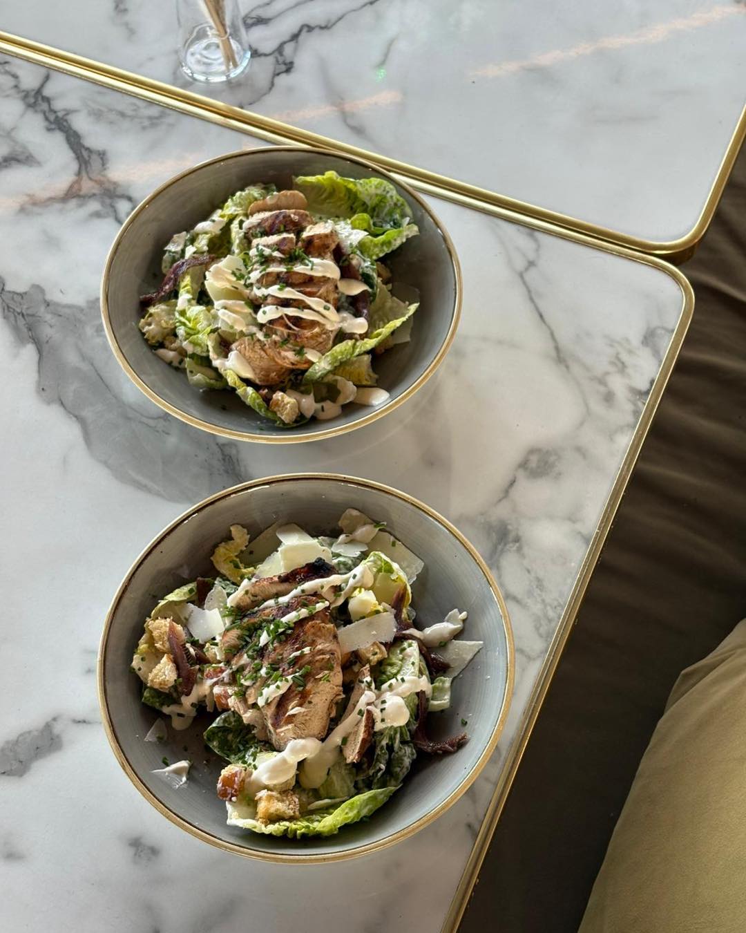 Lunch in the sun is calling… ☀️
If you’re after something a bit lighter, our chicken Caesar salad has you covered.Fresh, crisp, and perfect for those warmer days.
Even better with a Passionfruit Martini on the side (you’ve earned it)
Our updated courtyard area and menagerie are the perfect place to unwind and enjoy the sun with great food.
See you this weekend?