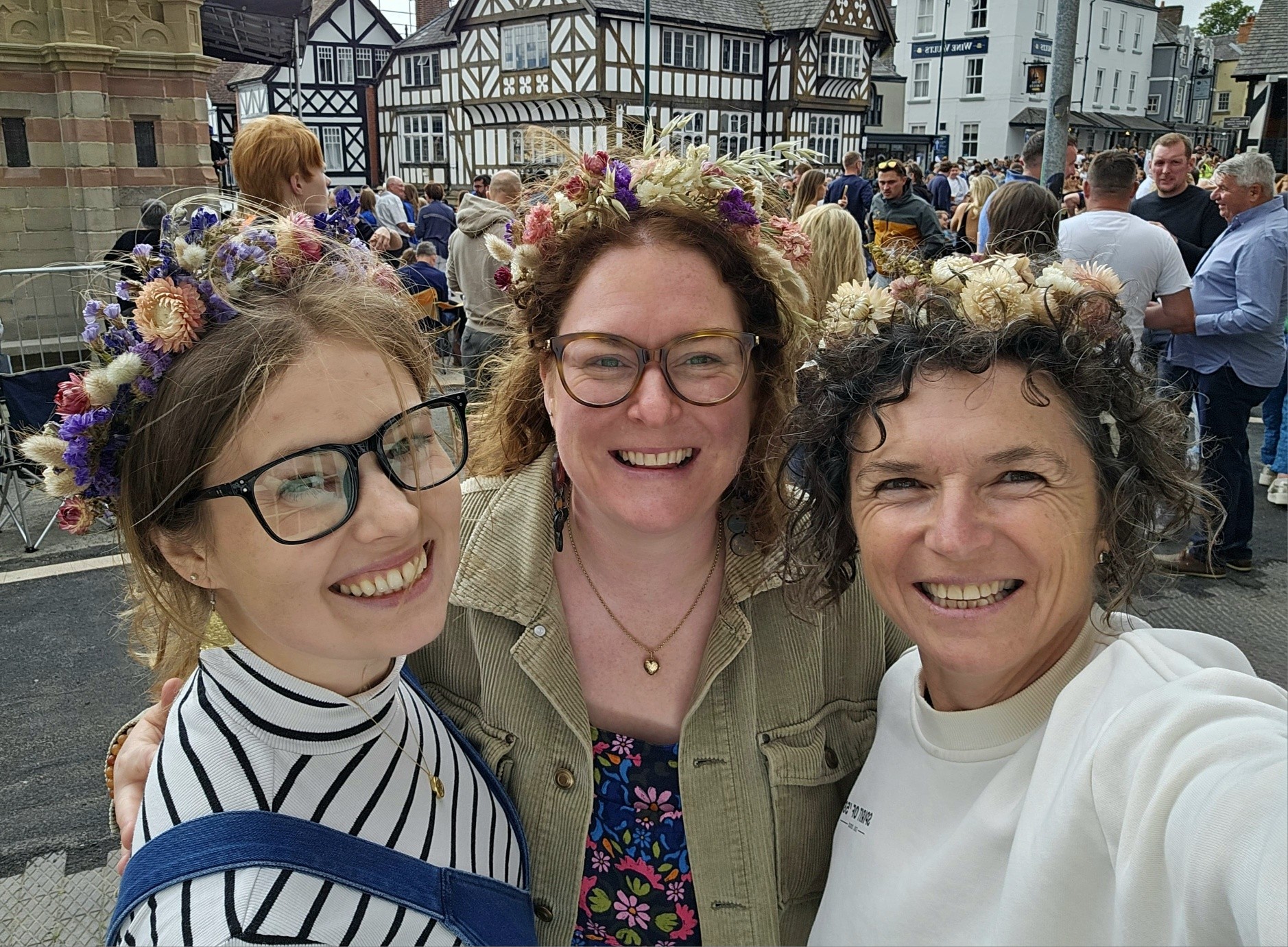 Three of the Firth Flock Flowers team at Top of Town Festival!
We’re here every year helping you look your floral best for the festival. This year Bethan and Jenni are running the stall, and Jo popped by to say hello wearing one of last year’s dried flower crowns — still looking absolutely fantastic.
The atmosphere has been brilliant so far: fabulous music, great food, and plenty of smiling faces. We’ve already helped several festival‑goers fix their crowns into their hair and they all looked fabulous 🌸👑