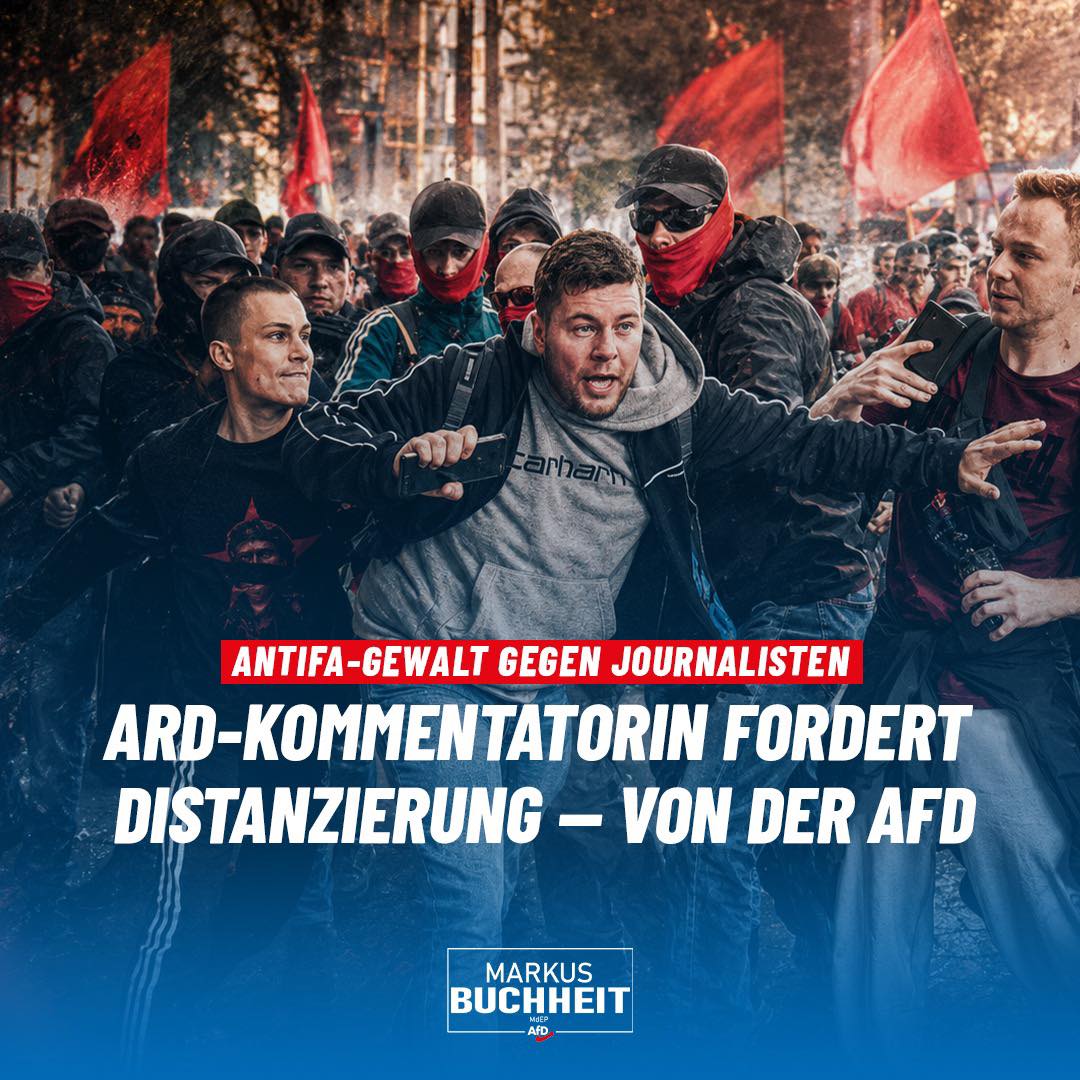 Am Rande des AfD-Parteitages in Erfurt haben Linksextremisten der Gruppe „Widersetzen“ mehrere Journalisten von Apollo News und Junge Freiheit ins Krankenhaus geprügelt. Nach minutenlangen Hetzjagden wurde auf die Köpfe der am Boden liegenden Journalisten eingetreten.
Doch wie die Öffentlich-Rechtlichen auf diese entarteten Gewaltexzesse reagiert haben, hätte man sich nicht ausdenken können: ARD-Journalistin Anja Kohl fordert im BR-Sonntagsstammtisch eine Distanzierung der AfD. Nicht von SPD, Grünen oder Der Linken, die zum Protest aufgerufen hatten. Nicht von Verdi, die Bustickets für die „Widersetzen“-Demonstranten bezahlte. Sondern von der AfD.
Niemand am Tisch erhebt Widerspruch. Nicht Moderator Kilz, nicht Aiwanger, nicht Neureuther. Täter-Opfer-Umkehr ist die perfide Methode dieses Staatsfunks. Wer mit Zwangsgebühren bezahlt wird, muss offenbar keine Fakten mehr kennen.