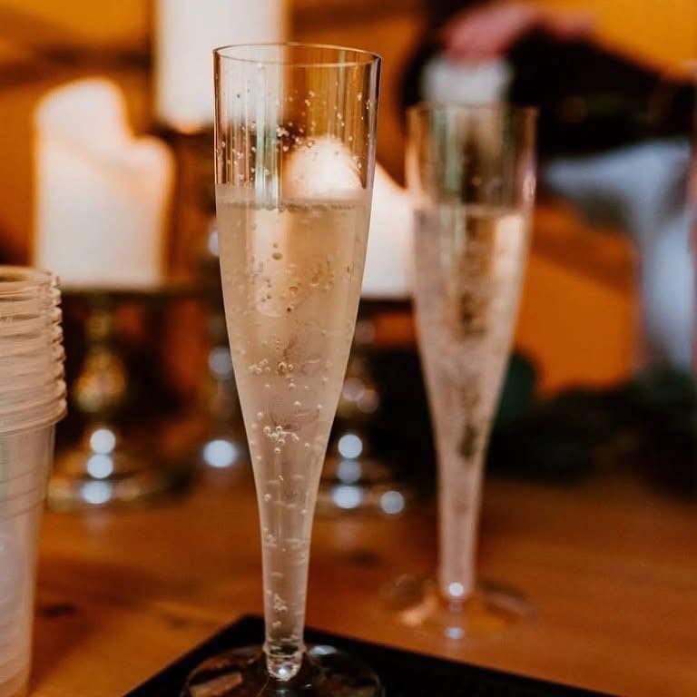 Pop, pour, celebrate. ๐ฅโจ
Nothing says "it's time to celebrate" quite like a chilled glass of Prosecco. Whether you're toasting a wedding, birthday or special occasion, we've got the fizz covered. ๐พ๐
Enquire today to book 12 Lemons for your next event.
#12Lemons #ProseccoTime #Cheers #MobileBar #HorseboxBar #WeddingBar #EventBar #CelebrateInStyle