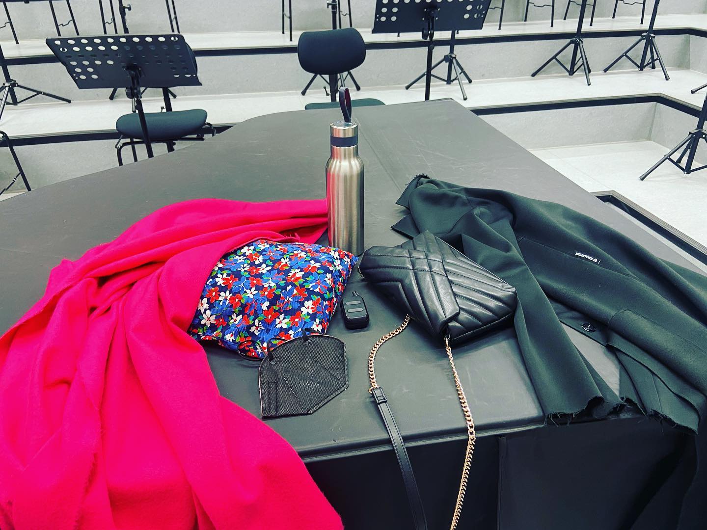 Probe mit dem wunderbaren @m.preiser für unseren Liederabend mit Werken von Wolfgang Rihm, Hugo Wolf, Alban Berg und Alexander Zemlinsky.
Näheres bald! ;-)
#elisabethstuetzer #Lied #song #operasinger #m.preiser #opernsängerin #albanberg #hugowolf #alexanderzemlinsky #piano #classicalmusic #liederabend #ennokraussingt #mezzosoprano #contralto #concert #konzert