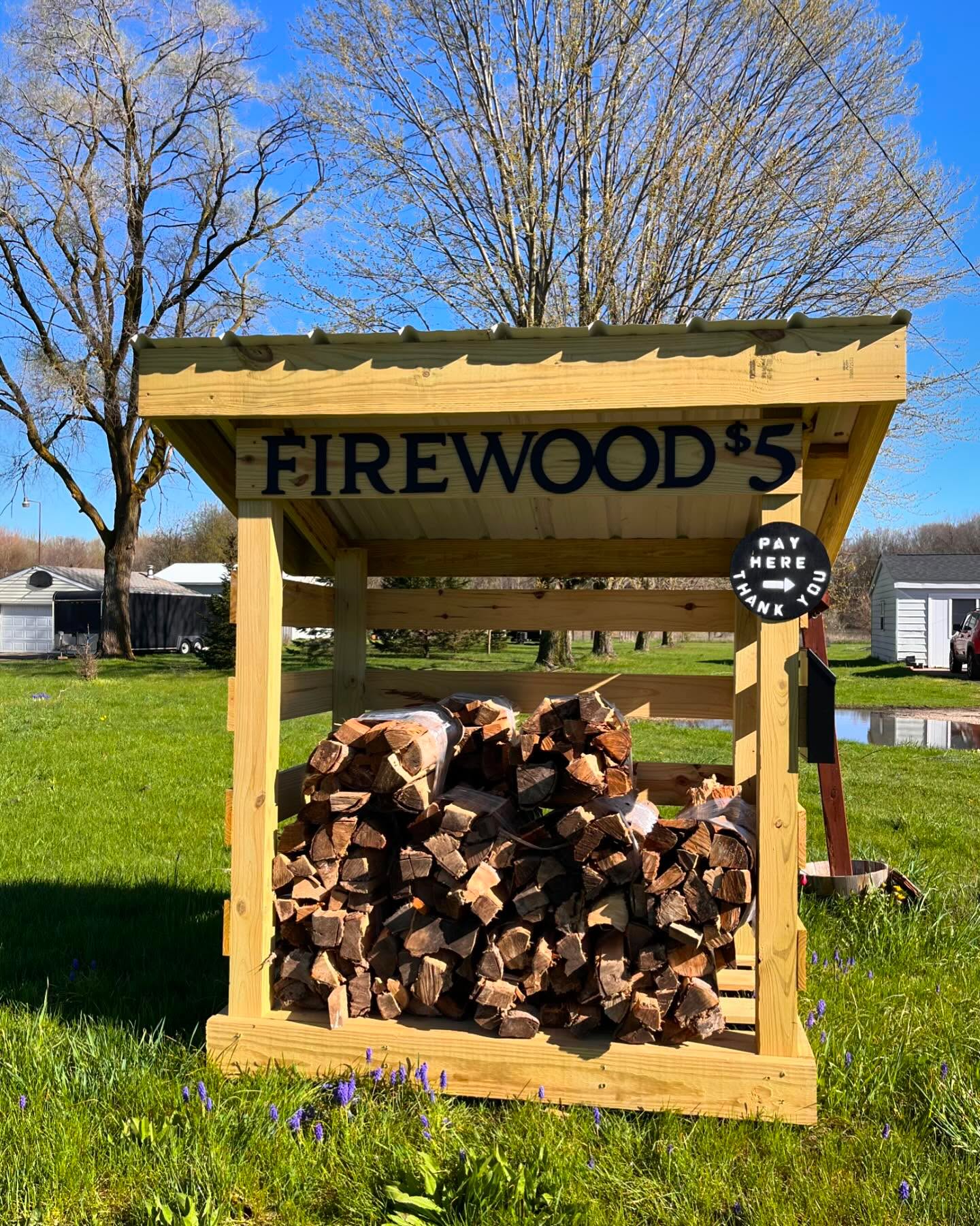Looks like we are going to have a beautiful weekend here in the lower mitten. Stop by and see our Plainwell location on the corner of 106th and 6th! #michigansmallbusiness #riveraridge #firewood #bonfireseason #michigan
