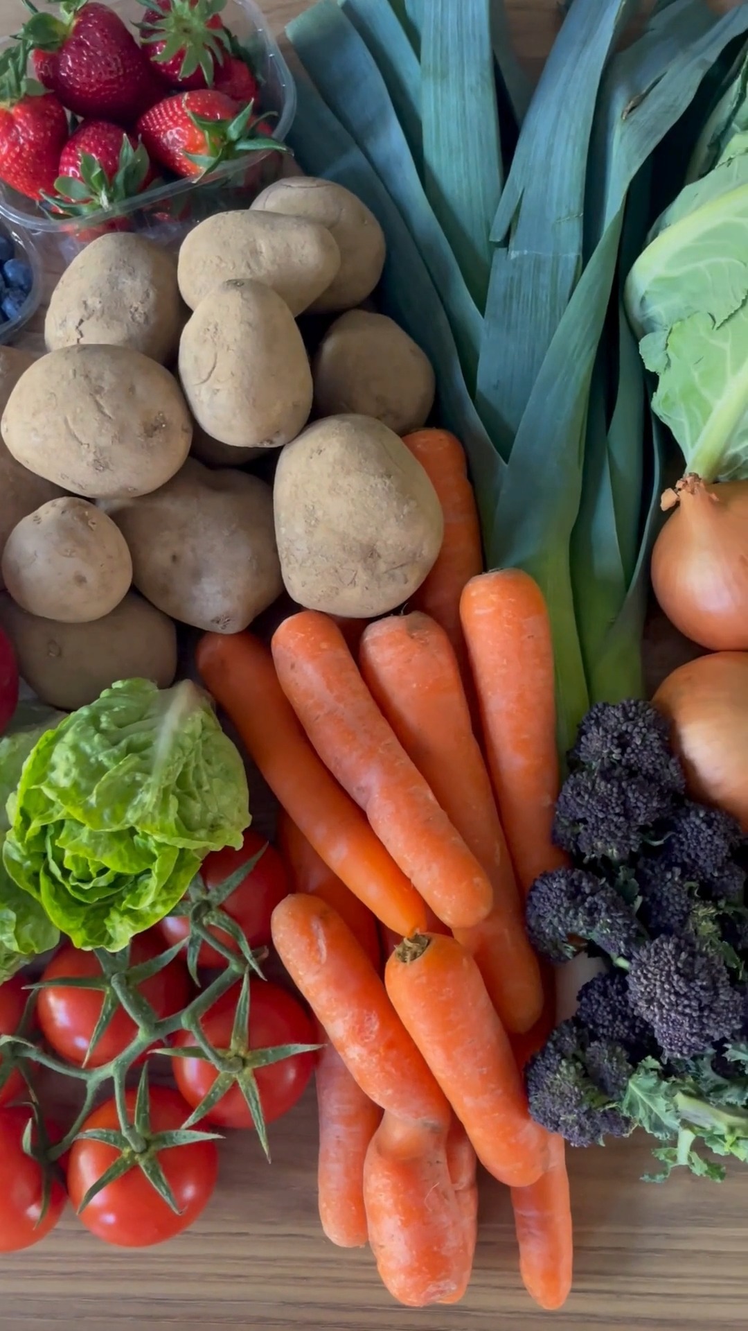 Planning an Easter roast or family brunch?
Make it easy with our Easter Weekend Box, packed with fresh, seasonal veg, berries, salad, and 30 farm-fresh free range eggs