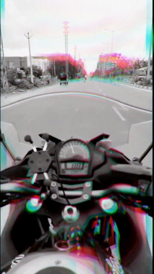 There's a point at 7,000 RPM where everything fades.
#weekdayride #7000rpm #faded #rideon #kawasaki #thatpoint #petrolhead #av