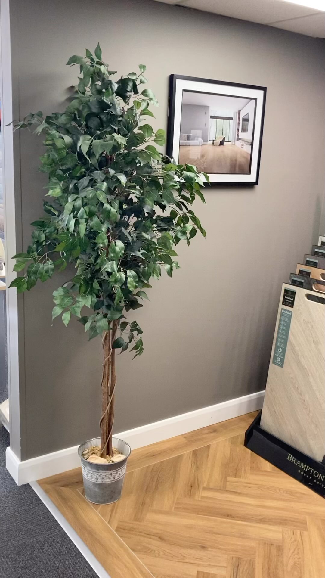 @bramptonchase Gold Retailer, a perfect new floor display to adorn our pod area...