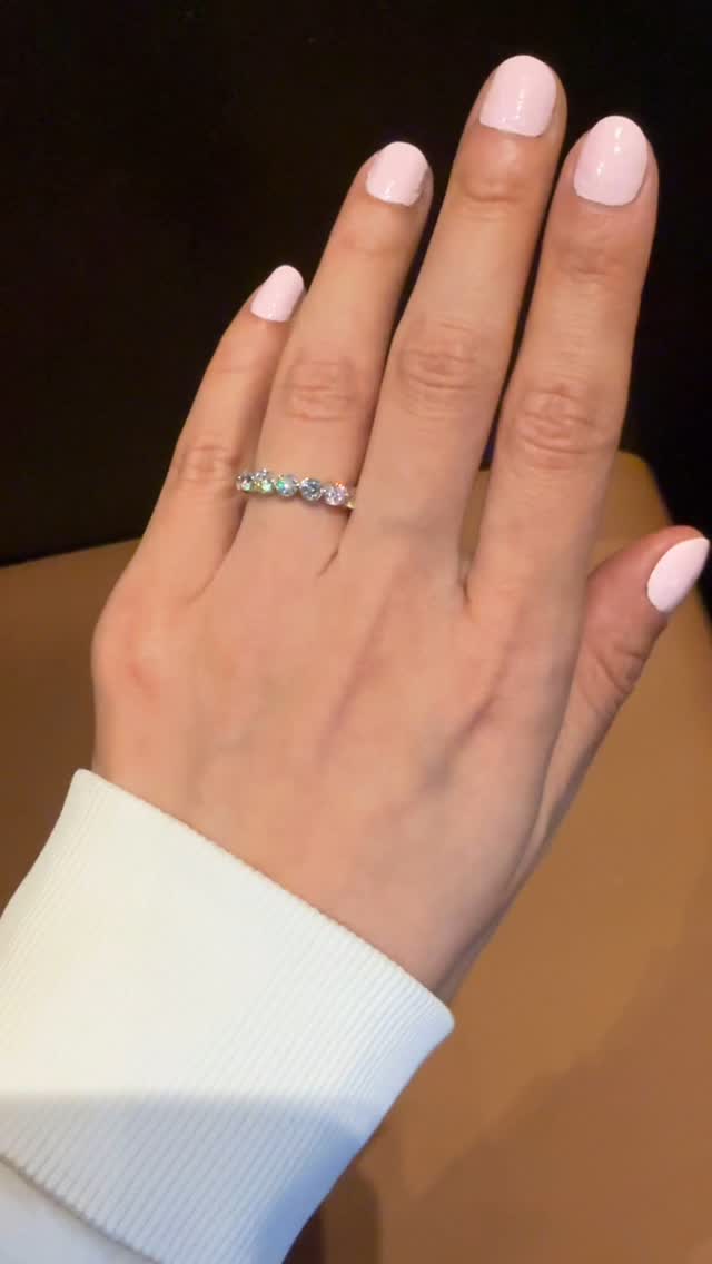 Elevate your sparkle game! Our 1.5ct 💎 band designed with a stunning floating look for incredible ✨