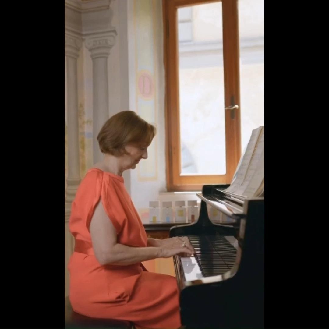 Translating eco-luxury into a perfume is the real mission for Giardini di Toscana’s fragrances. #dubaiperfumes #dubaiperfume #dubaifragrance #dubaifragrances #uaeperfumes #uaeperfume #uaefragrances #dubaifashion #dubailifestyle #dubailuxury #dubailuxuryliving #uaefashion #uaelifestyle #dubaiperfumelovers #dubailife