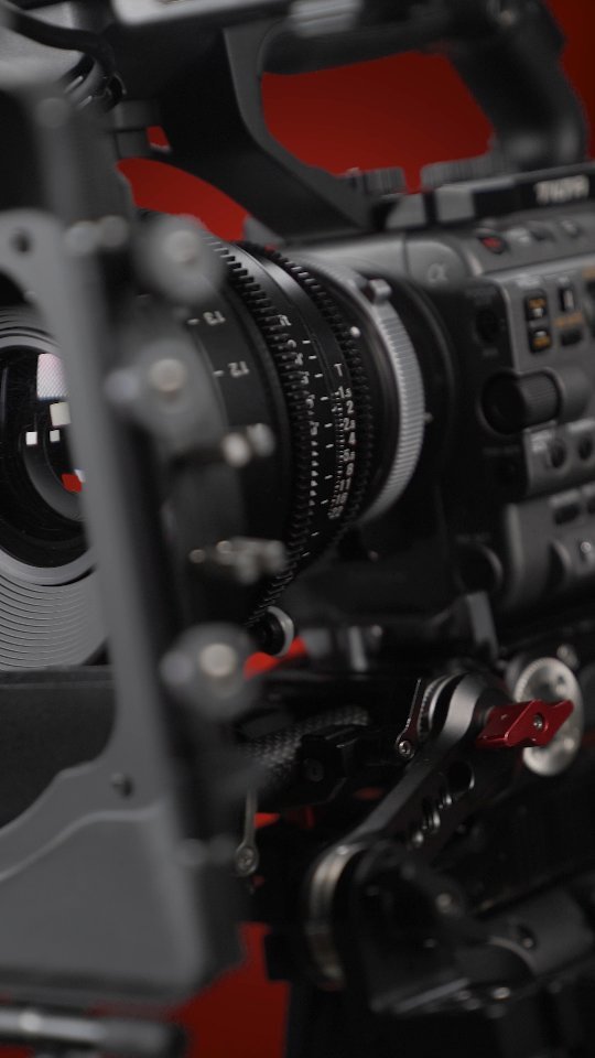 A little bitta Samyang, all night long π
@samyanglensglobal @samyanguk @sonyprofilmmaking #fx6 #sonyfx6 #cinelens #cinematography