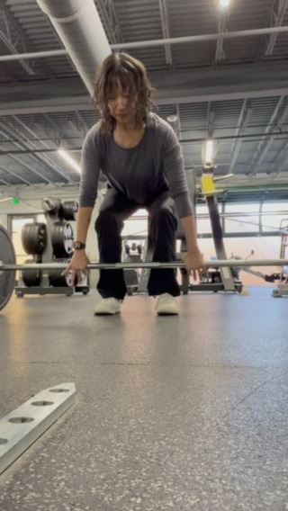 Anti FAB Journey Day #22
Deadlift. Slightly older vid when I had bangs. Thinking about going back to them.
•
#flatasianbutt #asianswholift #asianstereotypes #strongasianwomen #deadlift #personaltrainer #virtualpersonaltrainer #virtualcoach #pilatesteacher #gyrotonicinstructor