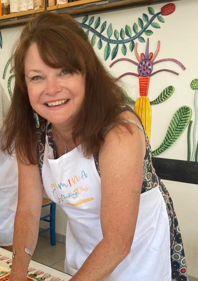 MEET THE MAKER: JACQUI FROM TREETOP STUDIOS
Jacqui first started lead lighting, and working with glass and metal more than 40 years ago whilst doing her fine art degree. Over the last decades she has started painting murals, restored lead light windows, designed and made new custom windows which lead her to creating smaller portable windows that anyone could own in any home. A year ago she fulfilled her dream and opended her studio to the public. Here is a little sneak peak at the creative process Jacqui goes through to create her individual pieces.
#ShopLocal #morningtonpeninsula #mornington #supportlocal #mainstreetmornington #australianmade