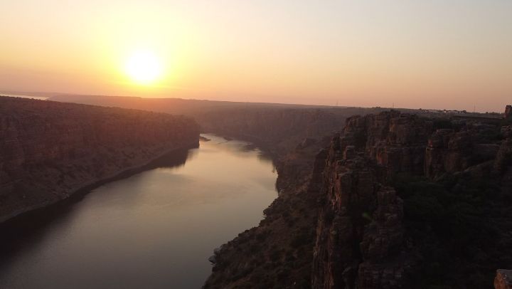 Earth's mighty Crack!
#indiangrandcanyon #gandikota #traveldairies #sunrise #travelphotography #weekendvibes #weekendmood #photooftheday #av