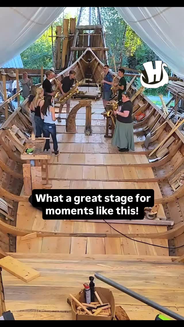 These musicians had a great time practicing on the ship. And so did we 😀 The ship makes the oerfect stage. We also booked our first wedding on the ship! Two of our volunteers are getting married September 20th! We'll defintely be sharing that event. ❤️💍🪓
#hardraade #vikingship