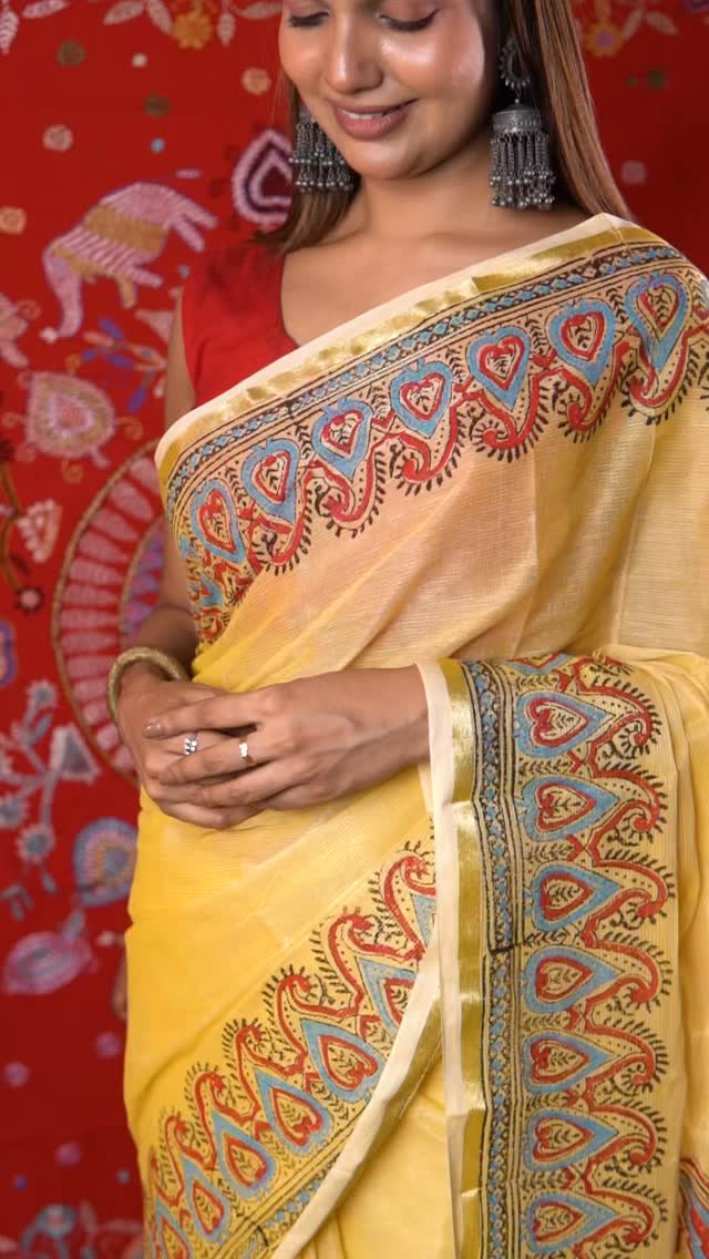 Golden hour, captured in cotton. The “Yellow Kota” sari speaks the language of sunshine and heritage 🔆
Free Delivery on orders till 30.09.25
#ChhayaHandcrafts #Sari #Sari #DesignerSari #Handcrafts #ArtisanMade #Puja2025 #Puja #HandmadeInBangladesh