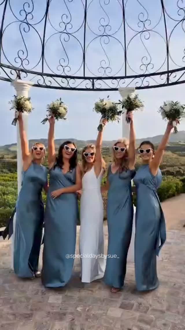 Your day, your way 💍 💐Florals and decor that reflect your style, your story and your vision. Let’s bring your ideas to life! 🤍🌷#costadelsolwedding #weddingplannerspain #costadelsolweddingplanner #nerjaweddingplanner #marbellawedding #weddingdecor #destinationwedding
#marbellaweddingplanner