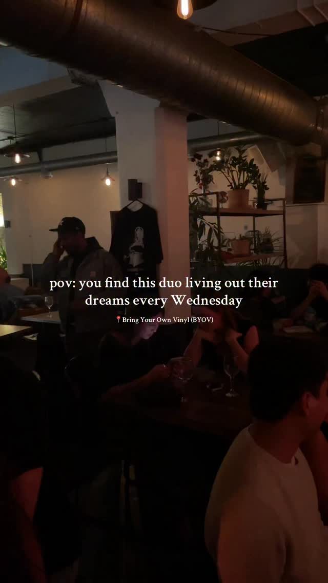 playing all the vinyl you bring us, every Wednesday!
Yours truly, Majoris Music 🧃
#vinylcommunity #fleetwoodmacdreams #listeningbar