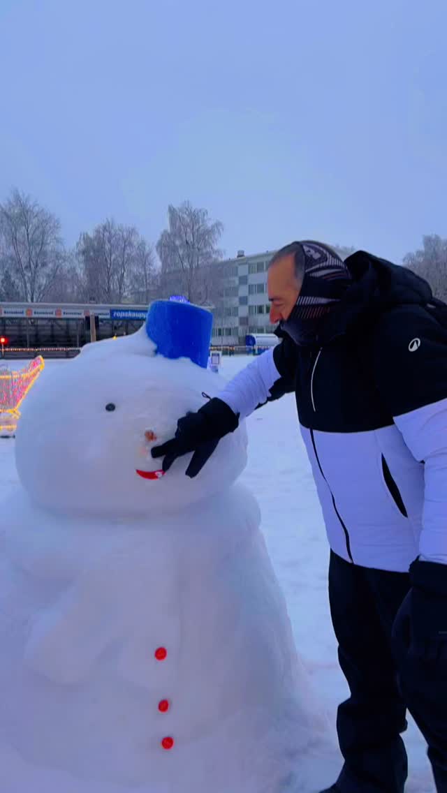 Ready to build a snowman? ⛄️