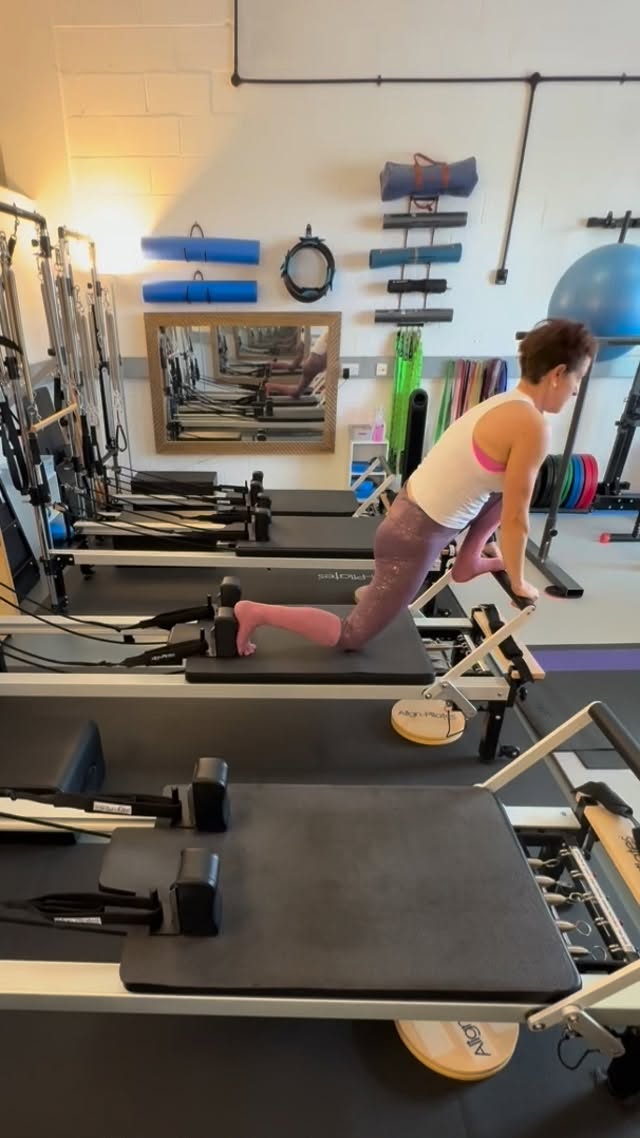 It’s a gentle week back at classes.
Moving the whole body and ranges.
(Remember no matter how flexible you are it still sucks!!)
#pilates #reformer #lunge #splits #andoveruk