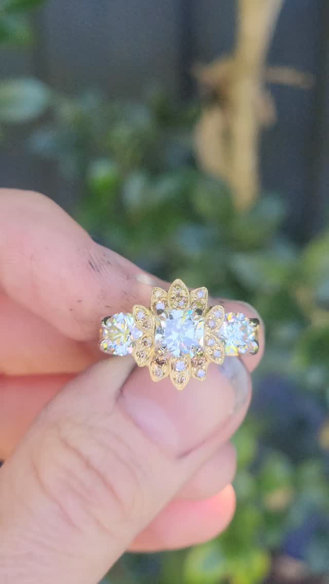 This beautiful flower trilogy ring was the last job of last year!π
A jubilee cut centre diamond surrounded by cognac diamonds flanked by two round brilliant cuts all in 18ct yellow gold with platinum stems on the sides.ππΈ
#alexandragasparinijewellery #trilogyring #cognacdiamonds #handmadejewellery #sydneyjeweller