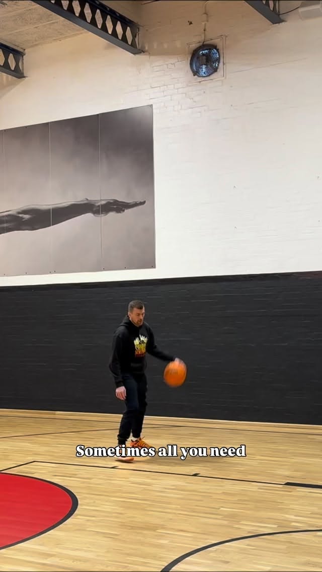 Grateful to God. Thankful for those little moments—on the court, freestyling like back in the day. Just me and my imagination. A bit older, much slower, but still loving it 🧡 Basketball as therapy 🏀
•
#basketballneverstops #ballislife #ballislove #basketball #basketballcoach