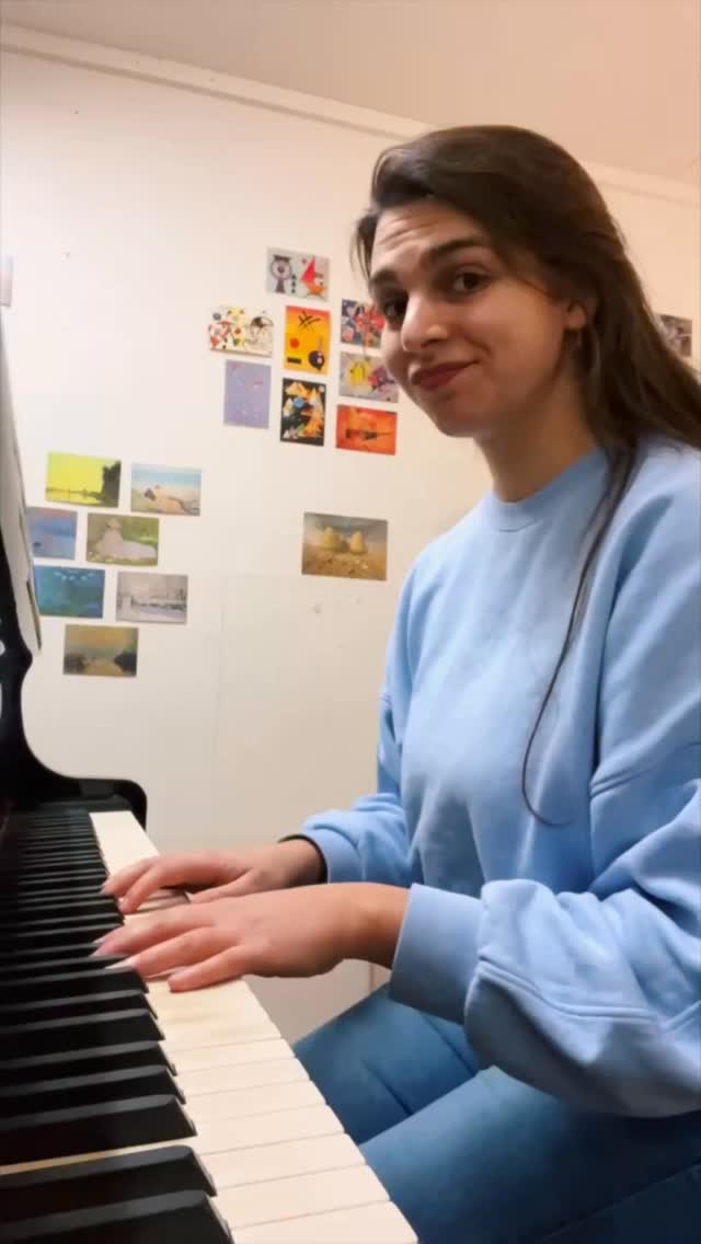 Only goal of today was trying to learn my own notes and to post this - so there you go. It’s new - it’s not finished and it’s called ‘Changeling’ :)
#pianomusic #originalmusic #klassiekemuziek #classicalpiano #shortcomposition