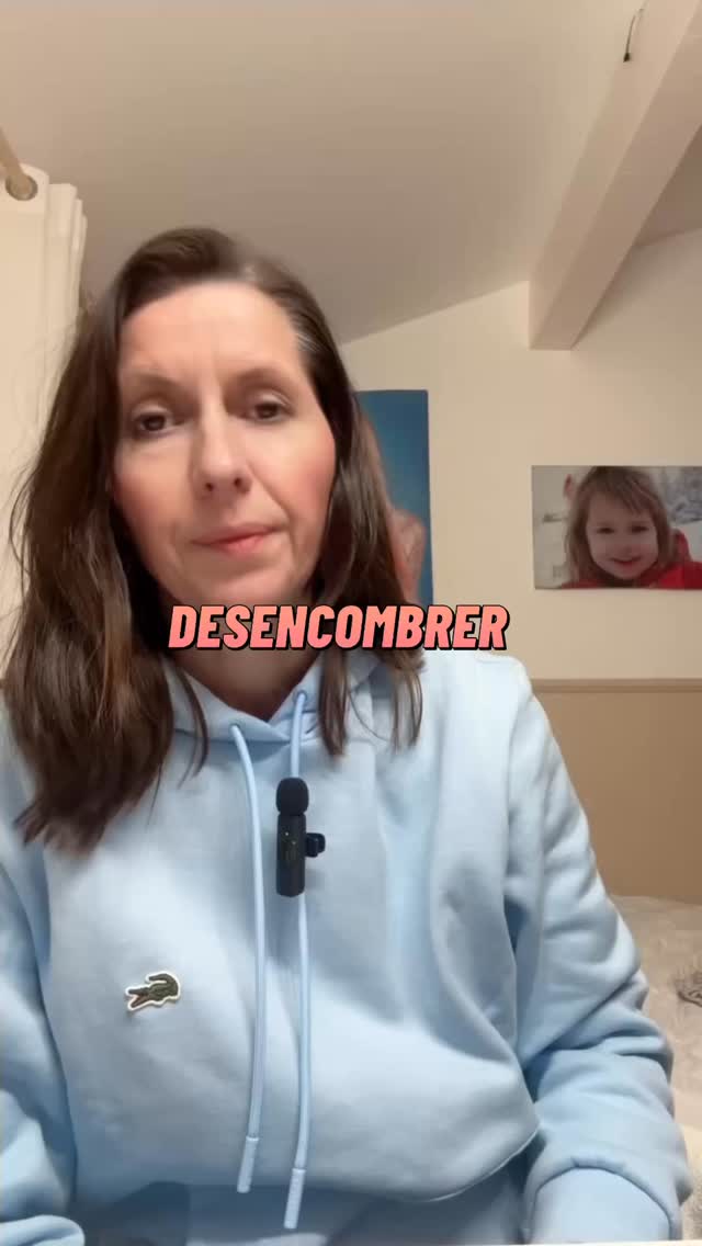 đš ALERTE DĂSENCOMBREMENT (sans jeter, sans donner, sans vendre) đš
Non non, tu nâas pas mal lu đ
Aujourdâhui, je te montre comment faire du vide chez toi⊠sans sortir de chez toi.
đŻ Lâastuce la plus simple (et la plus sous-cotĂ©e) :
đ UTILISER ce que tu as dĂ©jĂ .
Oui oui. Consommer les consommables.
Pas glamour, mais redoutablement efficace đ„
đ Les 4 zones Ă attaquer en prioritĂ© :
đ„« Les denrĂ©es alimentaires
(pĂątes planquĂ©es au fond, sauces oubliĂ©es, conserves âau cas oĂčâ)
đ§œ Les produits dâentretien
(3 sprays pour la mĂȘme surface, vraiment ?)
𧎠Les cosmétiques
(crÚmes entamées, sérums testés une fois, maquillage en doublon)
đż Les produits de lavage du corps
(gels douche, shampoings, soins⊠ouverts, à moitié pleins, en attente depuis 2021)
đ Tu utilises ce que tu as
đ Les stocks diminuent
đ Les placards respirent
đ Ta charge mentale aussi đ
⚠Résultat :
âïž du vide
âïž sans culpabilitĂ©
âïž sans trajet Ă la dĂ©chĂšterie
âïž sans prise de tĂȘte
đŹ Dis-moi en commentaire :
quelle catégorie déborde le plus chez toi ?
(Team gel douche en PLS ici đââïžđ)
đ Astuce simple, gratuite, efficace.
Comme quoi, dĂ©sencombrer, ça peut aussi ĂȘtre cool đ
Sandra, ta home organiser passionnĂ©e â€ïž
#homeorganizer #homeorganizerlyon #désencombrement #organisationmaison