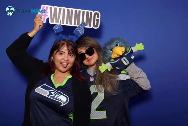 11 floors up with TransWest, celebrating the Super Bowl Champs at the Seahawks victory parade. Rooftop energy. Championship vibes. Amazing food. đ
When brand meets experience, this is what it looks like.
#mvpphotobooth #seattlephotobooth #360photobooth #12s #seahawks
