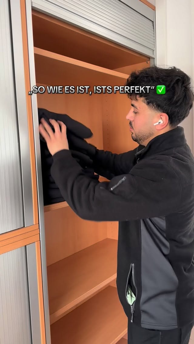 Neues Lager, neue Ordnung 💪
Arbeitskleidung einräumen & Struktur reinbringen.#keepitclean #hausmeisterservice #reinigung #immobilien #gartenarbeit