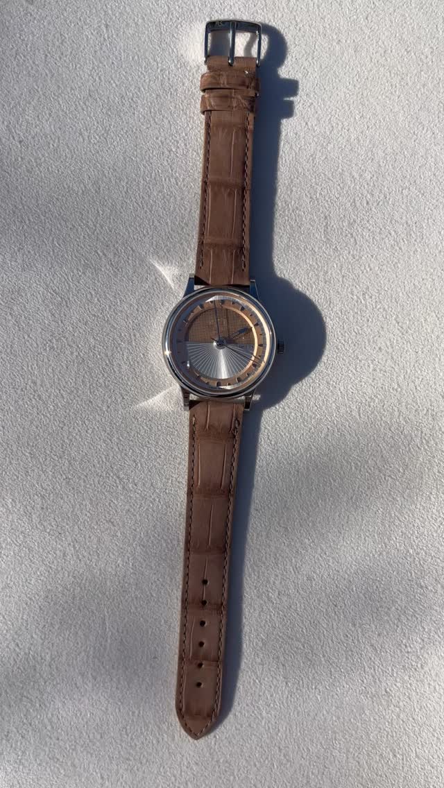 Light brown nubuck alligator strap by Jean Rousseau.A soft, matte texture that brings warmth and....