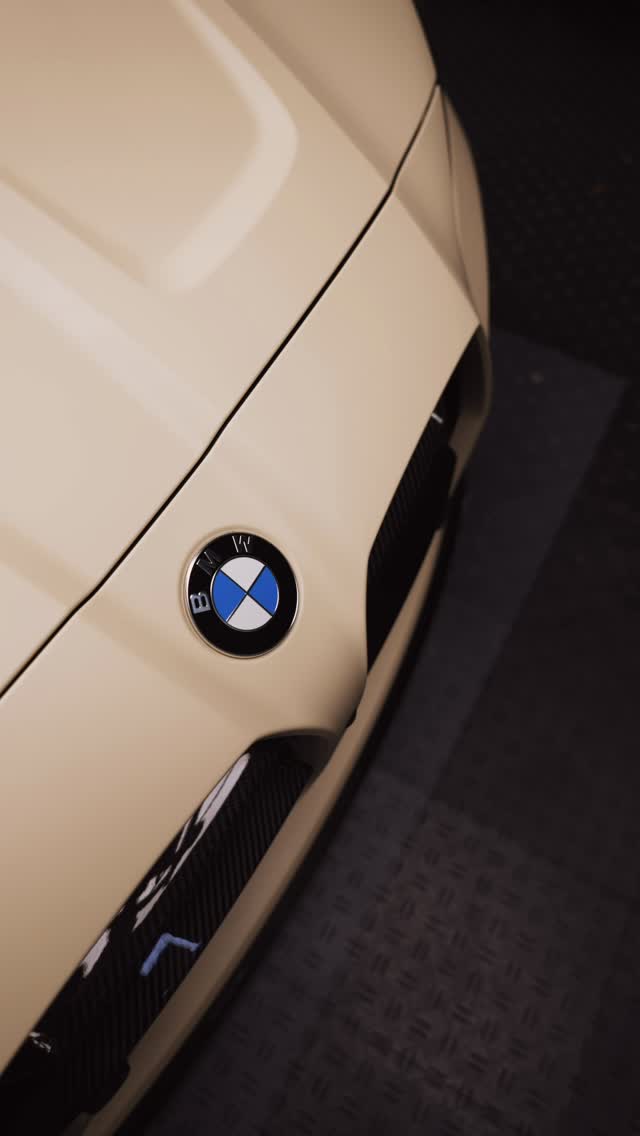 Pure Präsenz. Keine Kompromisse.
Veredelt mit PWF Performance Satin Sweet Vanilla – farbige Lackschutzfolie auf einem neuen Level.
Seidig-matt, edel im Ton und gleichzeitig kompromisslos im Schutz.
Luxus trifft Funktion.
Cleanes Design trifft rohe Aggression.
Ein Look, der nicht schreit – sondern wirkt.
FOLIATUNE SIGNATURE.
🌐 www.foliatune.de
📩 info@foliatune.de
📱 0177 29 85 626