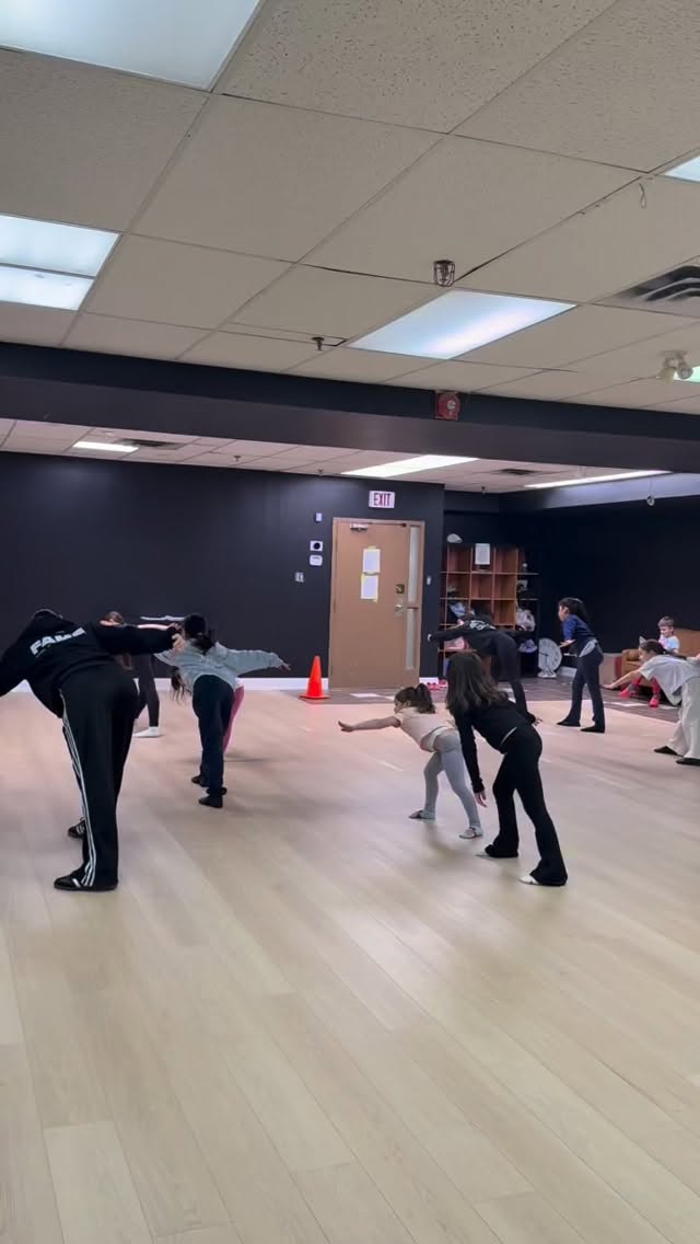 Come warm up with us 👊🏻🩶
#theatrekids #marchbreakcamp #dance #sing #fameforever