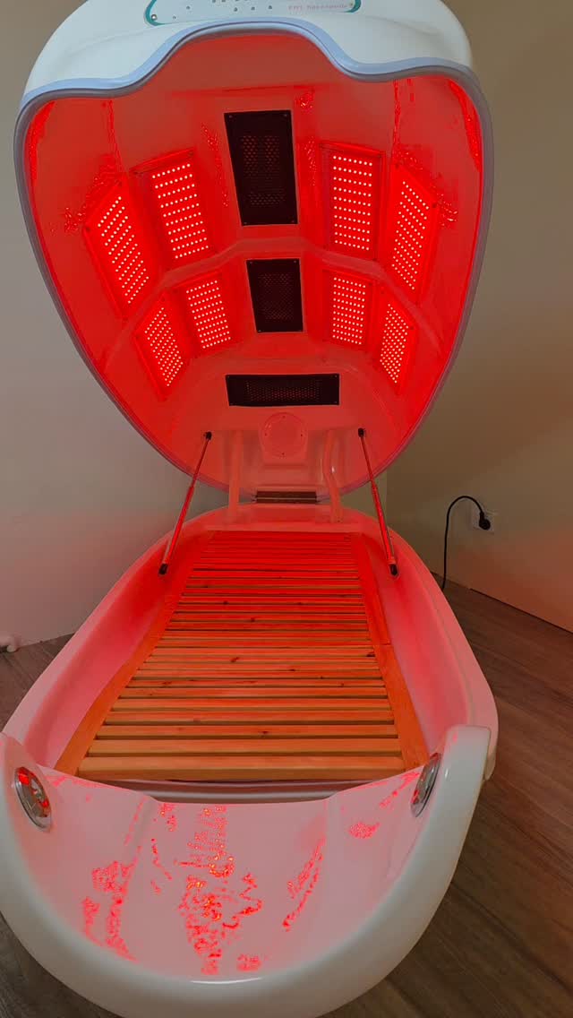 ⨠BODY LED LIGHT THERAPY â¨
Relax. Recharge. Restore.
Our LED light therapy works beneath the skin to support healing, reduce inflammation and boost overall skin health â all while you simply lie back and unwind.
đĄ 30 min session â $35
đĄ 10 pack â $320
We recommend 2 sessions per week for best results (ongoing for maintenance + repair).
Your first session includes a quick walkthrough of the machine with us â then after that, itâs your own private time to switch off and relax.
â Private locked room
â Towels + water provided
Just come in, close the door⌠and let your body do the healing đ¤
DM to book ⨠as this isnt on our website yet