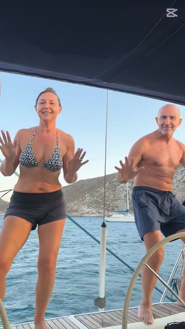 Navigare Necesse Est. Ma anche brindare e danzare ci sembrano abbastanza importanti. #sysweet #sailinglife #sailing #greekislands