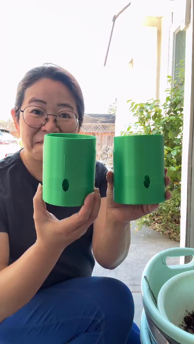 Now this is what I call an upgrade to a self-watering pot. 🌿✨
Did you notice the feature that makes this design especially great for Anthuriums? 👀
The breathing hole! 🙌😮💨
Better airflow = happier roots.
Available in different sizes and colors
(wick not included).
Want to match my setup? Ask for the Greenpunches “Green” when placing your order 💚
To order, contact @anthuriumstory or go here: https://www.anthuriumstory.com/products/3d-printed-pots
🌱 Featured plant: Justin x RVC Zara by @aroidsinorlando
#plantcommunity #selfwateringpots #supportsmallbusiness #plantfriends #plantlife