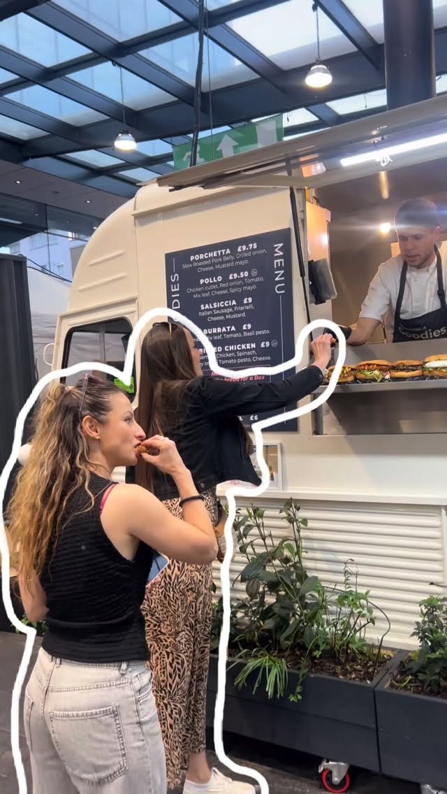 One bite of our POLLO and you’re hooked 🤤
Don’t believe us… believe our customers 🤭
The girls came for the porchetta… but the chicken stole the show 🤫
Find us at #SpitalfieldsMarket or order online if you’re already craving it 😉 link in our bio ☝️
#spitalfields #londonstreetfood #chickensandwich #chickenpanini