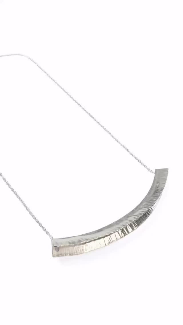 We have brand new jewellery from @r.r.designs now available in store and via our website.
Rachel hand makes all her Jewellery using a technique called foldforming. The silver is folded then curved by even hammer strikes and opened out to reveal the beautiful organic form. Each piece is softly polished to a finish that subtly reflects the light.
#contemporaryjewellery #frannyandfiler #jewelleryshop #handmade #silverjewellery