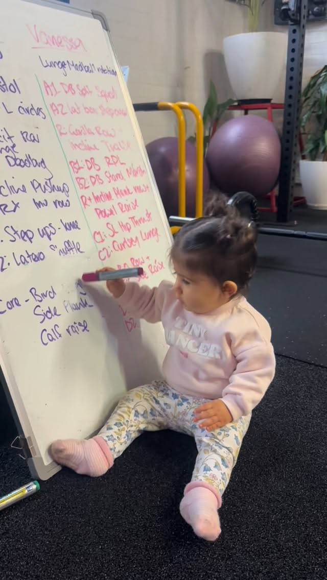 Our newest little PT was in charge of programming this morning.
Don’t let those dimples fool you, it was brutal! 🥵🫡🏋🏽♀️
#minipt #mumsanbubsfitness #postnatalfitness #mumsafetrainer #postnatalexercise