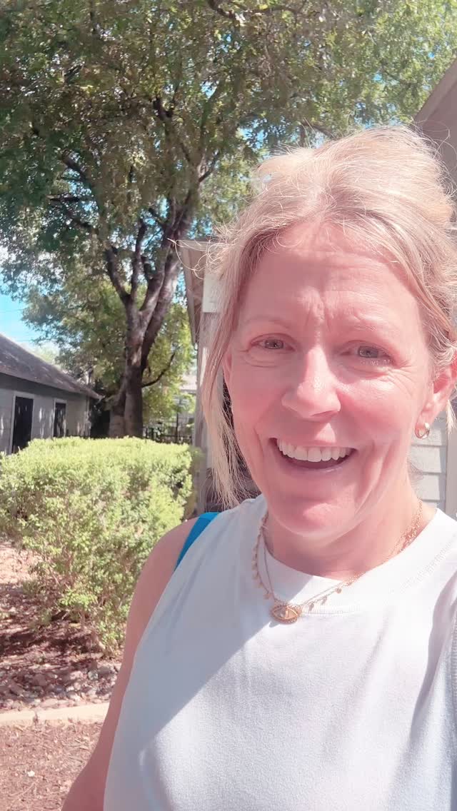 COMING SOON in Bouldin Creek 🌳 Charming 2-bed, 2-bath home under a stunning heritage oak, featuring vaulted ceilings, a wood-burning fireplace, and a versatile loft/study. Enjoy an open-concept layout and the best of central Austin living—walk or bike to coffee shops, restaurants, parks, and local favorites.
📍1101 Brodie Street #15.
DM for early details before it hits the market.
#BouldinCreek #AustinRealEstate #ComingSoonAustin